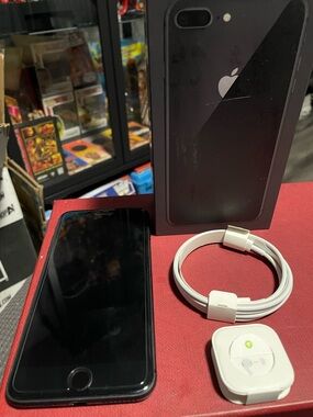 iPhone 8 Plus (64GB)